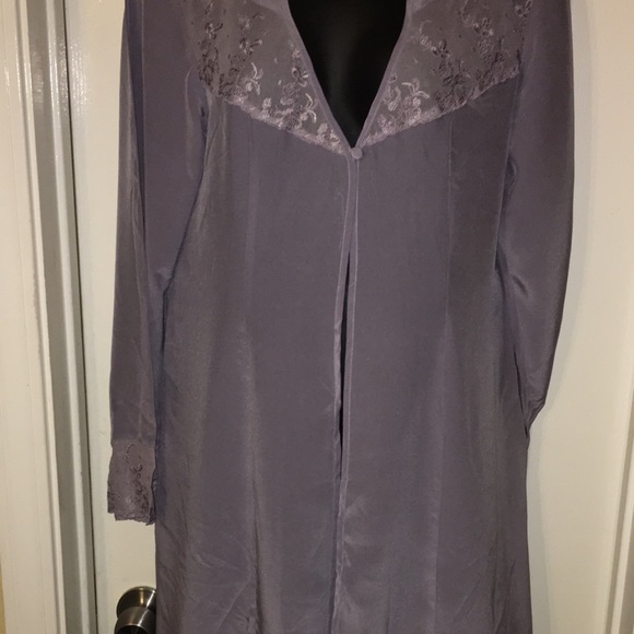 Other - Lady med sheer  robe